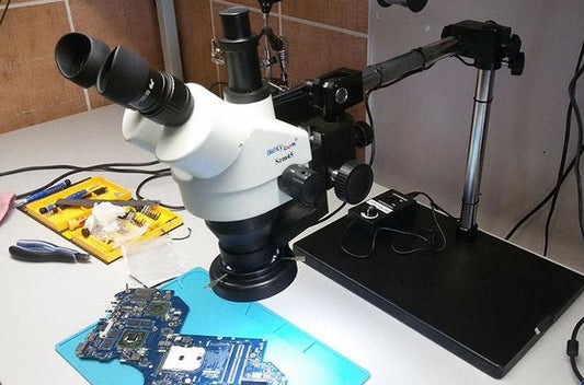 Microscopio trinocular 3.5-45x